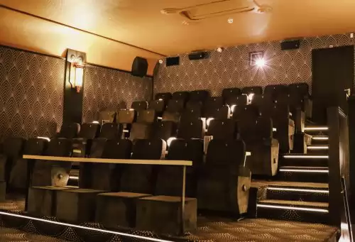 Zaal 4 - 1-cine_deskt.webp